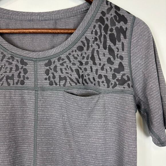 Lululemon Leopard Print Short Sleeve T-Shirt Gray Sz S/M Pocket Athleisure Gym - Picture 2 of 8